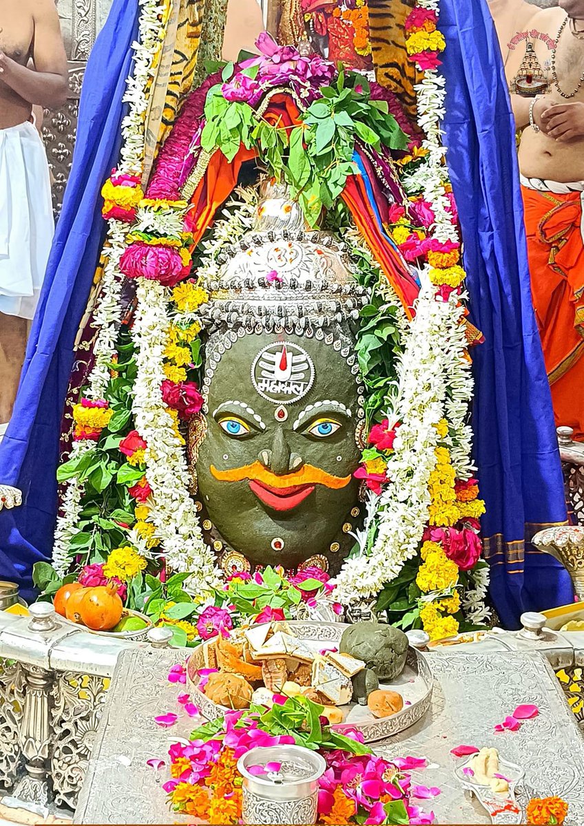12Jyotirling's tweet photo. श्री महाकालेश्वर ज्योतिर्लिंग जी के आज के भस्म आरती श्रृंगार दिव्य दर्शन 21.07.2023 https://t.co/5cmy8vT0xZ
