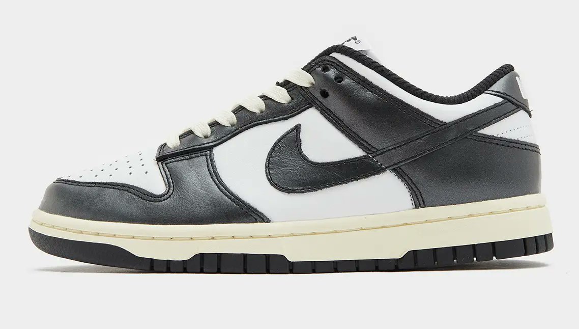 Streetmarvel1's tweet photo. Looks like a New Panda Dunk is on the way. 
One of the highest selling pairs of Nike. 
Possible release - September🗓️
Vintage look
Aged midsole https://t.co/aWvYWYGEAQ
