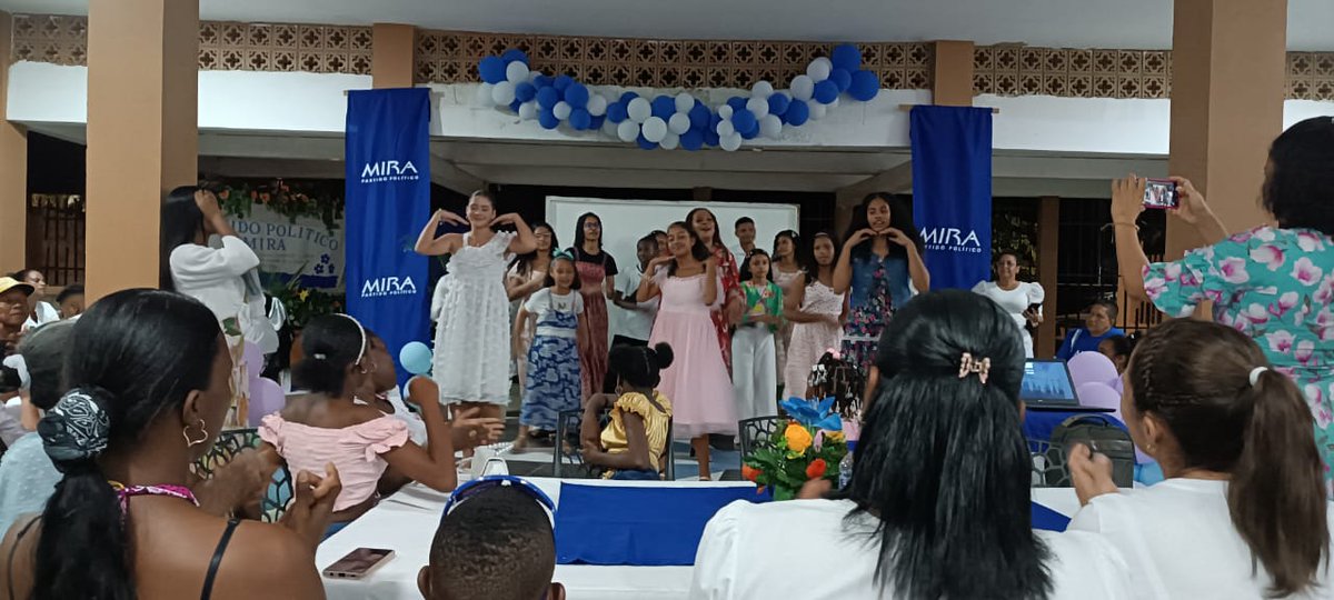 ManusalgadoD's tweet photo. En el distrito de #Turbo celebramos el cumpleaños #23 de nuestro Partido Político MIRA, dónde pasamos una tarde muy agradable en compañía de nuestros #MIRAISTA y representantes @CalyMauricio @germandario20 @williamblandong @PartidoMIRA @LauroSaavedra @Virguez https://t.co/ha3zmJwaKP