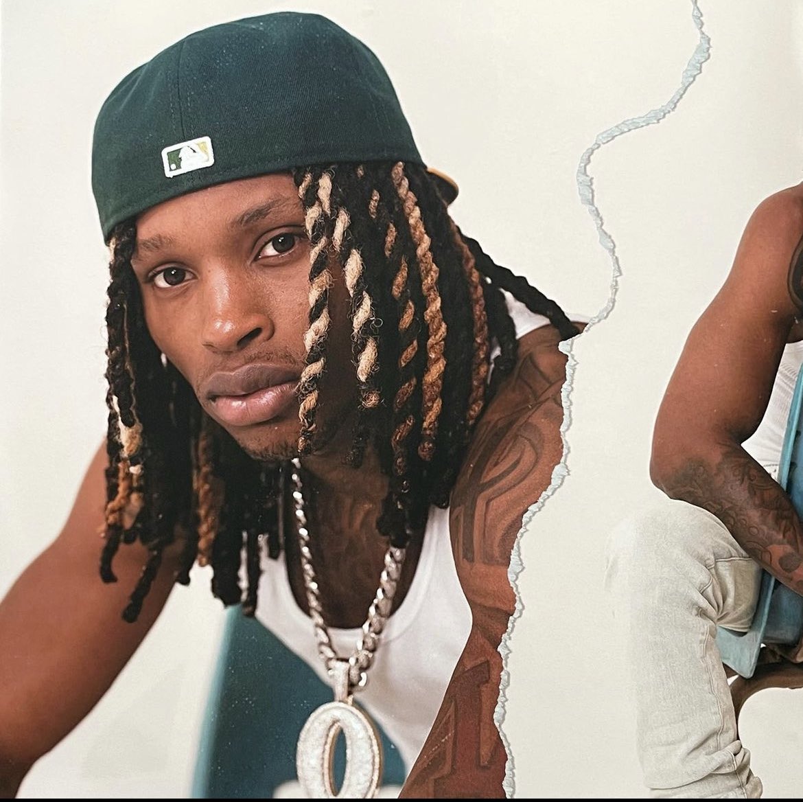 gangfr__otf's tweet photo. Pictures that came in the “What it Means To Be King” Vinyl 🦁🔥 

Long Live The King👑…..

PC: @ kingvon_daily on IG! 

@KingVonFrmdaWic 🕊️ 

#LLKV #longlivekingvon #kingvon #lildurk #almosthealed #longlivedthang #otf #oblock #otfbetter #whatitmeanstobeking #vinyl https://t.co/DKFoJpWsj7