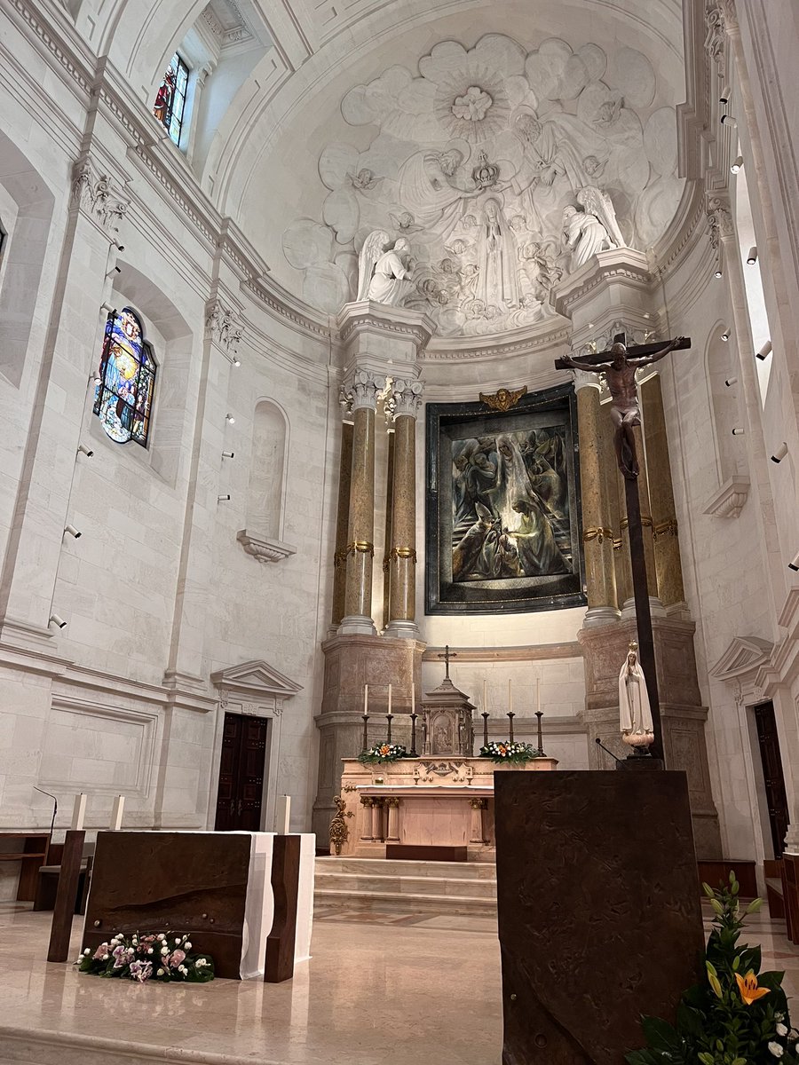Lu9eve's tweet photo. ✝️Basilique de Notre-Dame du Rosaire 
📍Fátima https://t.co/JZPI256aCM