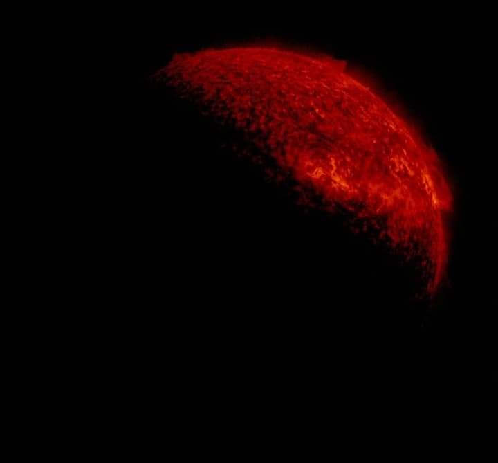 EarthquakeChil1's tweet image. #Ahora 🔴 a ver a ver, quien me está tapando al sol ahhh..