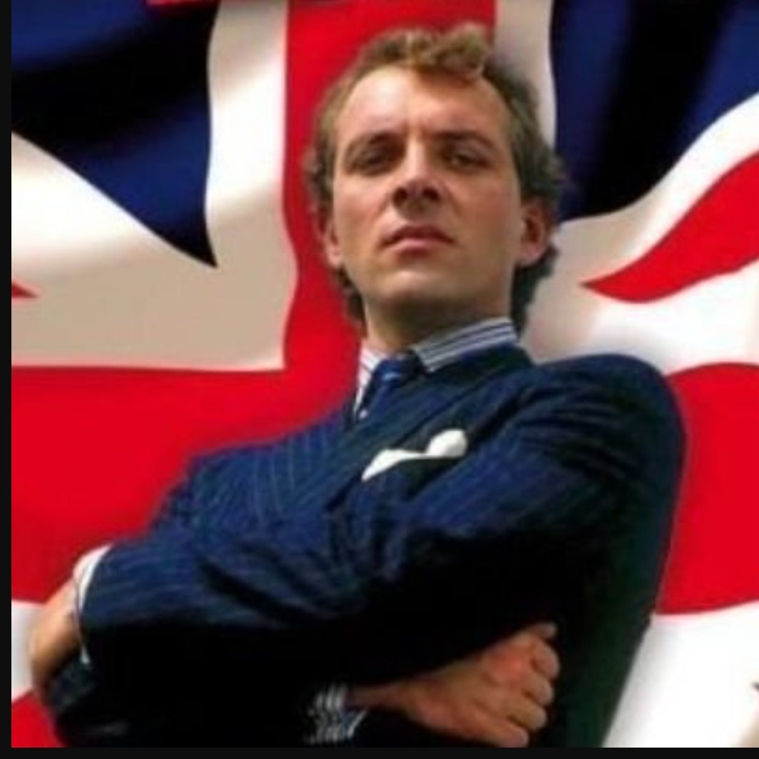 smsfarrell's tweet photo. @LozzaFox Either that photographer is taking the absolute piss or you people have disappeared up your own holes. https://t.co/hK3xjToiFn