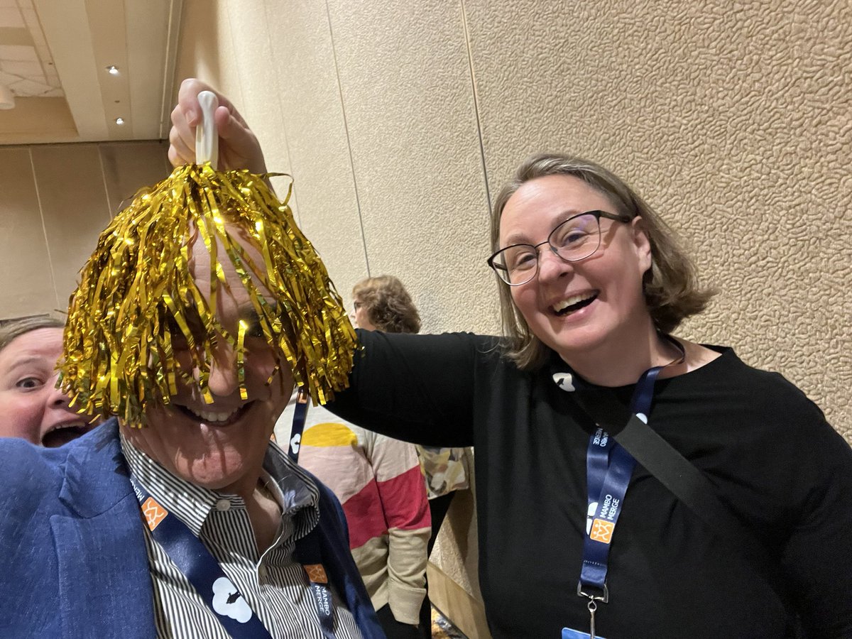I was awarded the coveted Golden Toupee 😂 #LifeWithGoldie <a href="/salesforce/">Salesforce</a> <a href="/sftahoedreamin/">Tahoe Dreamin' Salesforce Community Conference</a> #TahoeDreamin23 Bonus: great photobomb!