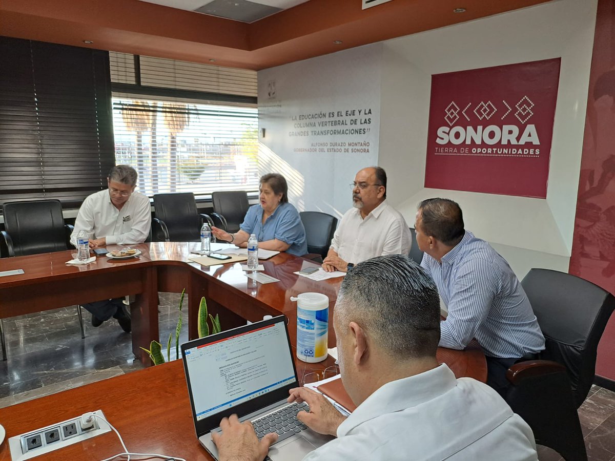 Un ladrillo más a favor de la UTH en Ures Pueblo Mágico. 
Diversificar la oferta educativa y turística es promesa de campaña, letra del Plan Estatal de Desarrollo y acciones objetivas para hacerlas realidad, gracias al compromiso de nuestro Gobernador  <a href="/AlfonsoDurazo/">Alfonso Durazo</a>
#SoyDePueblo