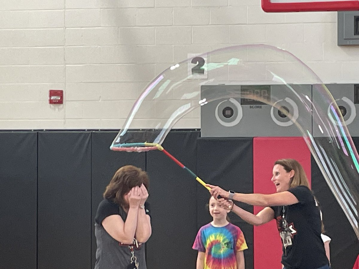 LeRoyWSS's tweet image. 🫧Summer Academy = Bubble Magic! Our campers were treated to a bubble show today! Everyone got in on the fun! 🫧 #funtolearn #bubblebath