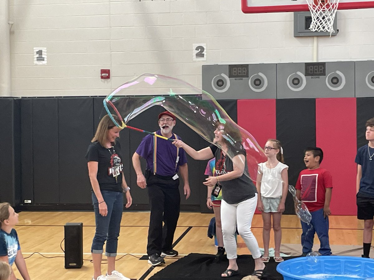 LeRoyWSS's tweet image. 🫧Summer Academy = Bubble Magic! Our campers were treated to a bubble show today! Everyone got in on the fun! 🫧 #funtolearn #bubblebath