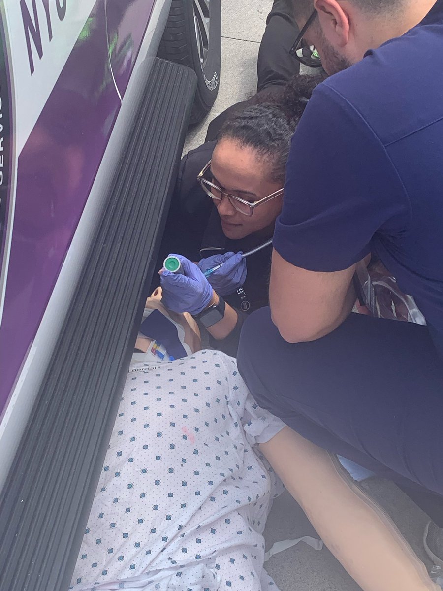 NYUHospLI_EM's tweet photo. What a great day our team of #emergencymedicine #interns had with @NYULangoneLI #EMS crews at @AdelphiU! 

So much fun collaborating &amp; running #simulation cases together! 

#residency #orientation 💪🚨 https://t.co/JxZriEmmFi
