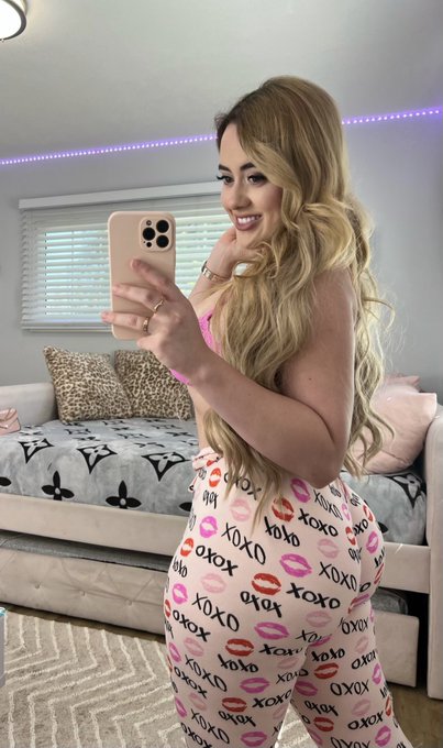 Pink is my new favorite color 💕 https://t.co/EULyCJn3eq