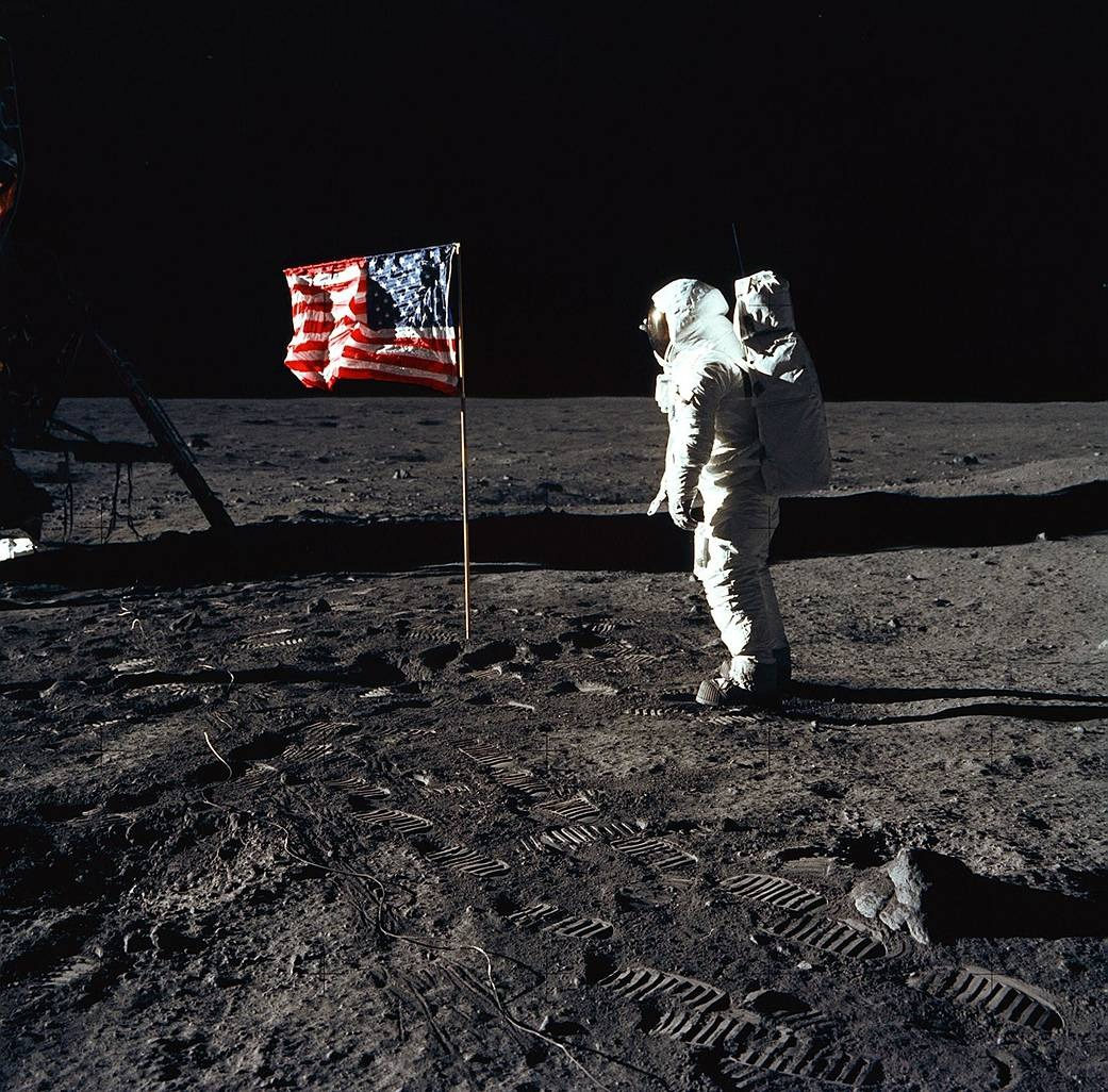 WIRED's tweet photo. Today we commemorate 54 years since the crew members of Apollo 11 made history by setting foot on the moon. Astronaut Edwin E. Aldrin Jr. posed for this photo next to the Lunar Module during an extravehicular activity during the mission. 

📷: NASA https://t.co/LDsU2wymYv