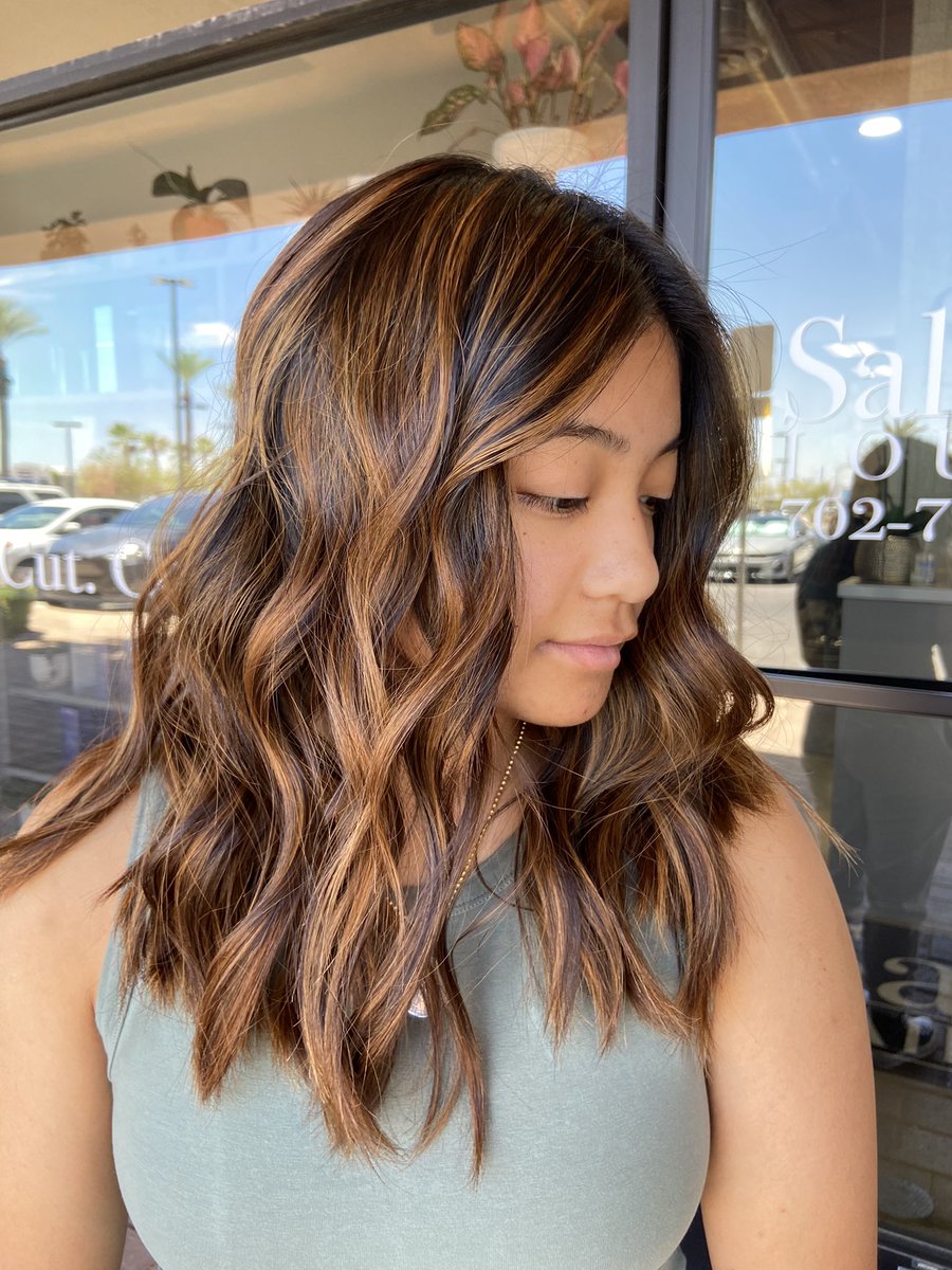 Warm dimensional brunette by Nicole here at SalonX Hair Lounge in Las Vegas, NV!! #SalonXHairLounge #HairSalon #SalonX  #Hair #BestOfLasVegas #summerlin #balayage #hairtransformation #dimensionalbrunette #brunette #hairstylist #brunettebalayage