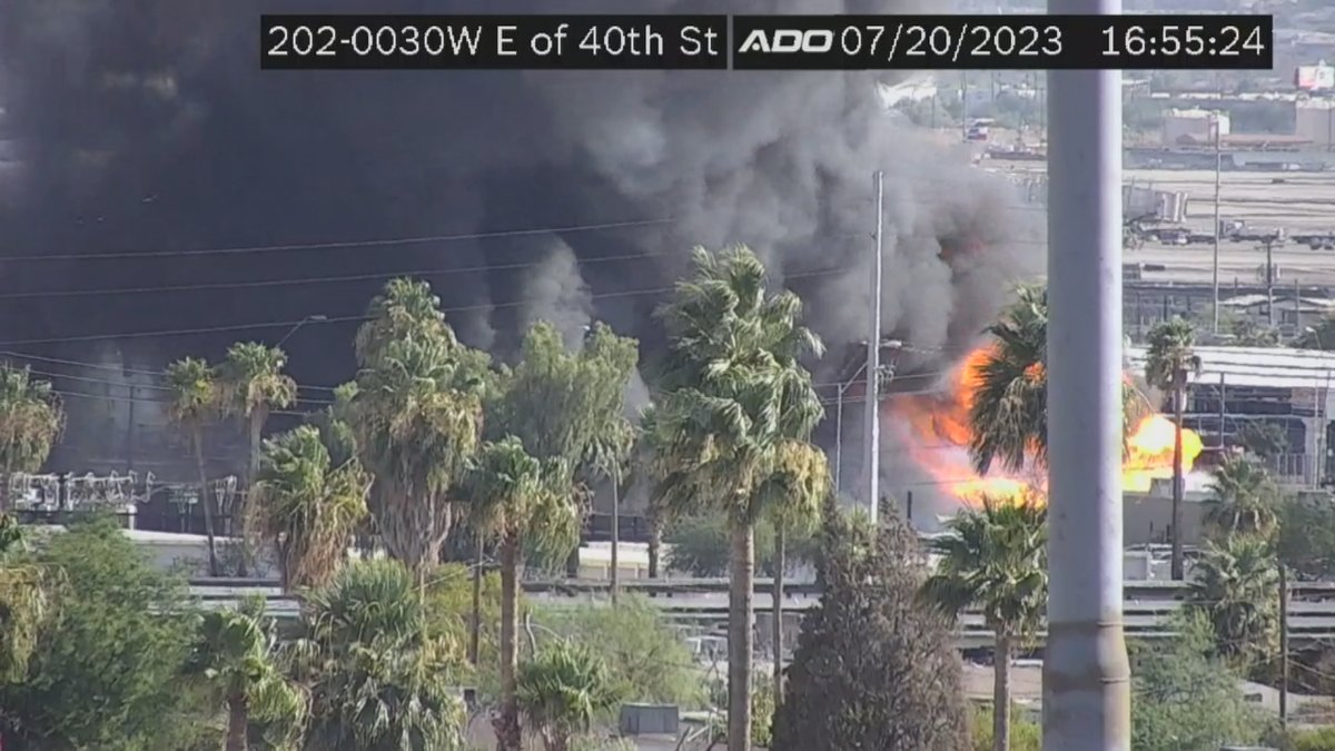 azfamily's tweet photo. HAPPENING NOW: WATCH: Fire breaks out at propane business in east Phoenix 

Firefighters say propane tanks are being shot 500 feet into the air, so they’re clearing out a mile radius to keep everyone safe. https://t.co/nGvmeTz2yA https://t.co/amW7HCdwMw