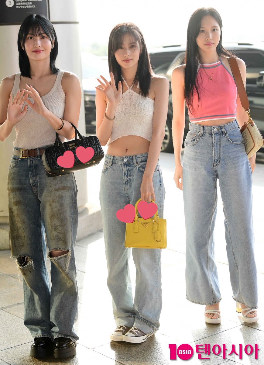 ちゃっかりアンバサダーのカバン持ってる🥺🥺💘💘

 #MISAMO  #MISAMO_DoNotTouch  #ミサモ   #ミサモ出国