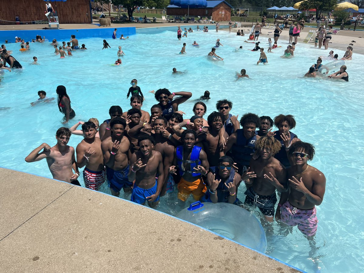 GilmerBuckeyeFB's tweet photo. Great way to end the summer with the 2023 Buckeyes!

#Kaizen https://t.co/vxCBY80L9k