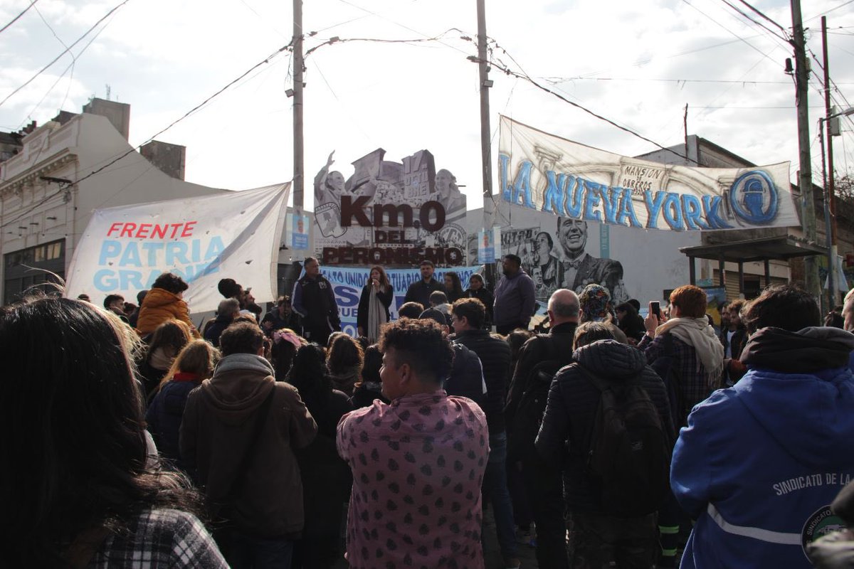 ManuelFonseca_'s tweet photo. Hoy junto a @JuanGrabois @paulaabalmedina y @Kicillofok en la recorrida al Polo Textil del Polígono de Berisso, un espacio recuperado por lxs trabajadorxs de la economía popular en el km 0 del peronismo ✌🏼🇦🇷 https://t.co/9yhjnAaVye