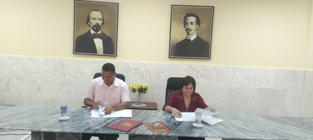 TPP_Granma's tweet photo. Renovando convenio entre TPPG y UDG para fortalecer el intercambio de conocimiento jurídico en el marco del #50AniversarioDeLosTribunales.  
#SaberEsTrascender https://t.co/Wf5DB7p3Yg