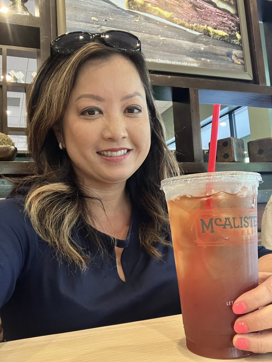 ValerieChinn's tweet photo. You know me and how I love @McAlistersDeli iced tea #FreeTeaDay Great dinner too. https://t.co/SXThwxE1et
