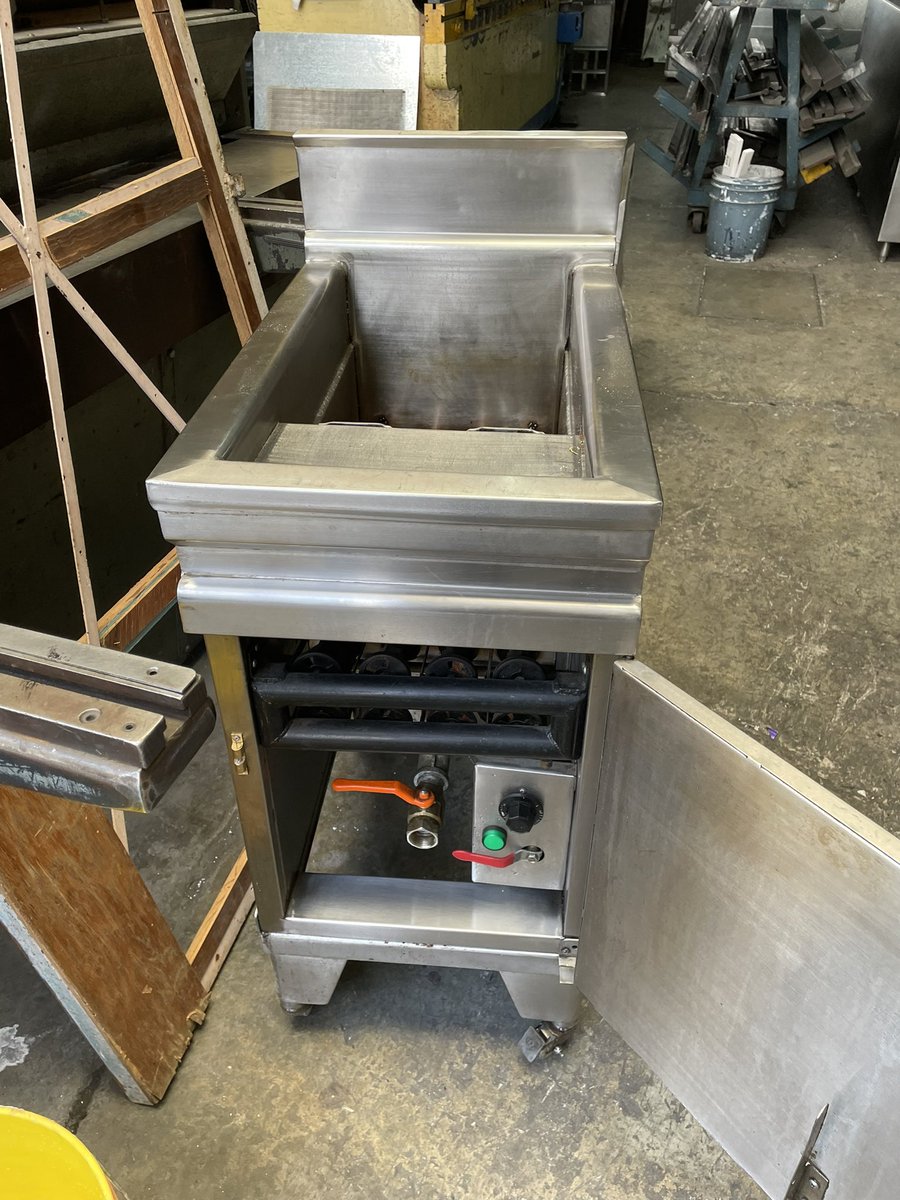 Las poderosas en mantenimiento, 14 años con nosotros y siguen fuertes y lindas! Estamos muy agradecidos con ellas!!! 
Los creadores son aceros Mejia, les paso el contacto 55 5585 0398
Por si quieren sus equipos a la medida.