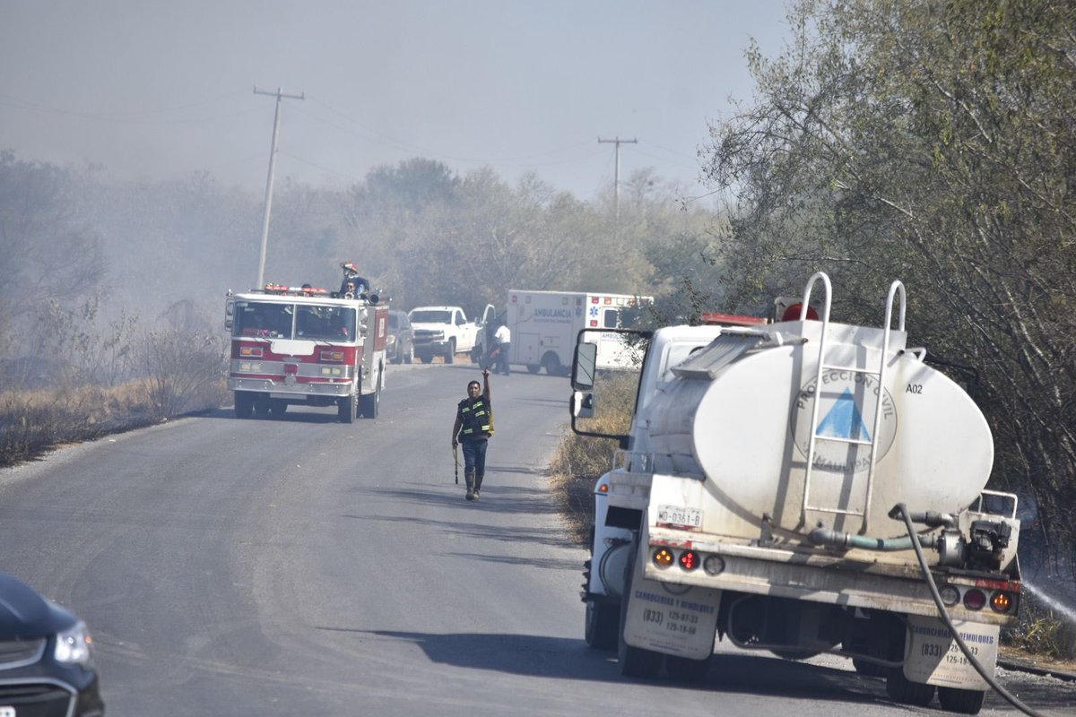 Ha sido controlado el incendio en el km 9 de la carretera Interejidal a la altura de los ejidos Alto de Caballeros y Rancho Nuevo.

 Gracias a la coordinación y trabajo conjunto entre <a href="/SEDENAmx/">AltoMando</a>, <a href="/gobtam/">Gobierno Tamaulipas</a> y <a href="/Gob_Victoria/">Gobierno de Victoria</a>.