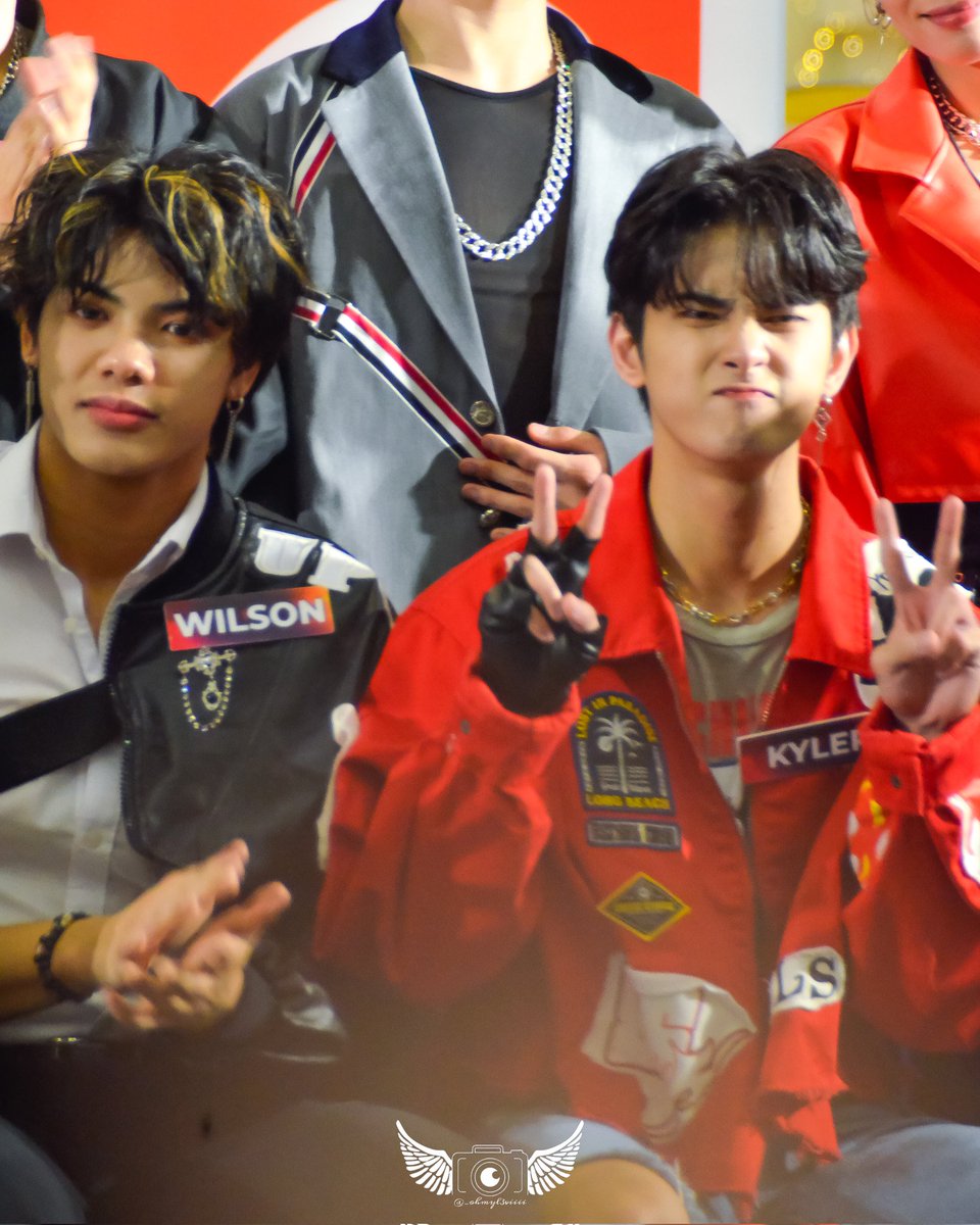 ohmyl3viiii's tweet photo. Silhouette Brothers during Dream Maker Mallshow in Robinsons Manila, January 28, 2023
#SILHOUETTE
#KYSON
#HORI7ON_KYLER #NEWID_WILSON
#FriendSHIP
#HORI7ON #HORI7ON_FriendSHIP_2ndMedley
@HORI7ON_twt https://t.co/ueoX9IjY8O