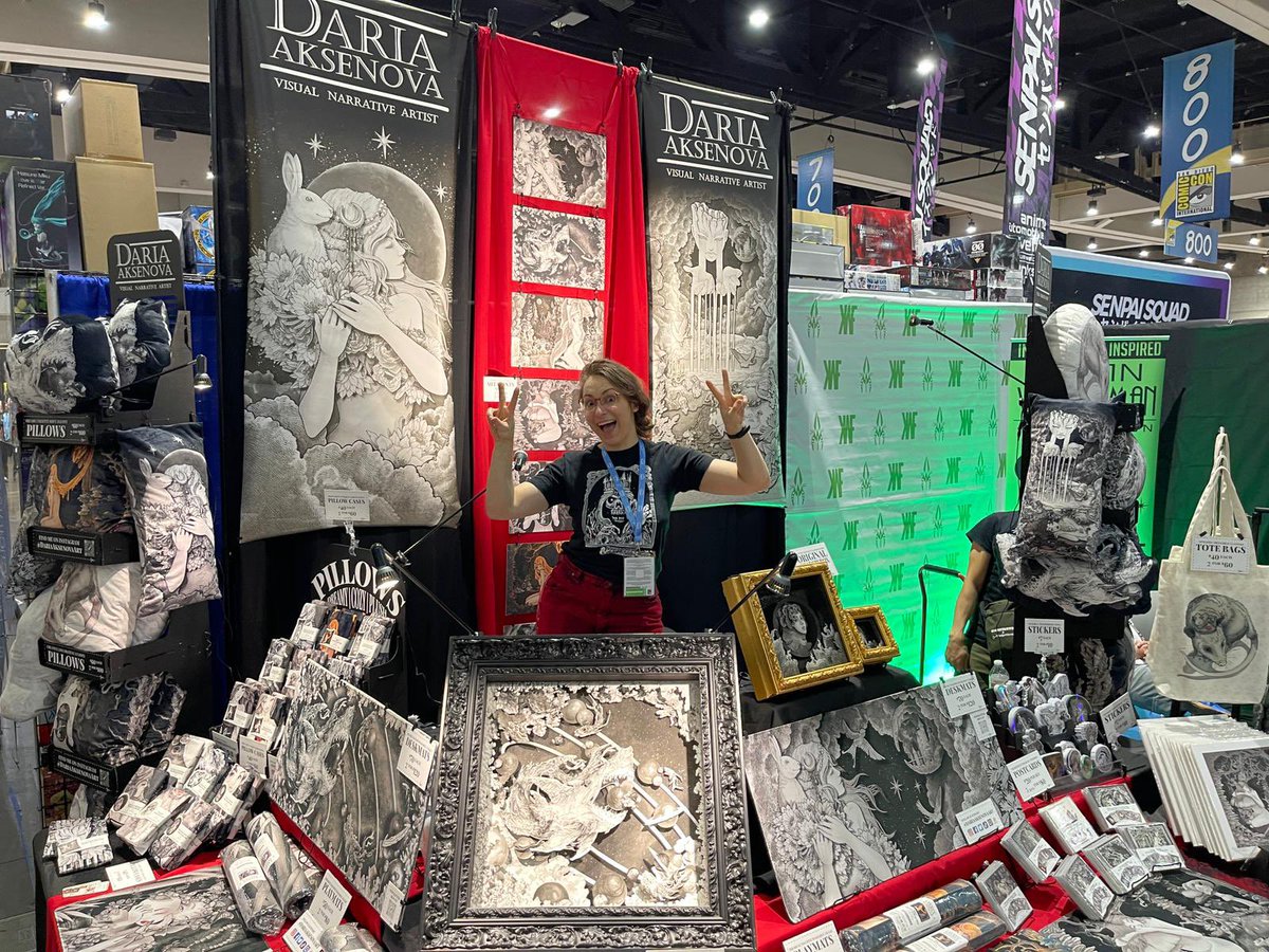 kworkfoundation's tweet image. #SDCC2023 IS A GO!  🚀👍🏻😀

Stop by booth 934/936 and meet our 2023 Sponsored Artist @AksenovaArt !

#sandiegocomiccon #sdcc2033  #dariaaksenova #comicconinternational #sdcc #kevinworkmanfoundation #kwf