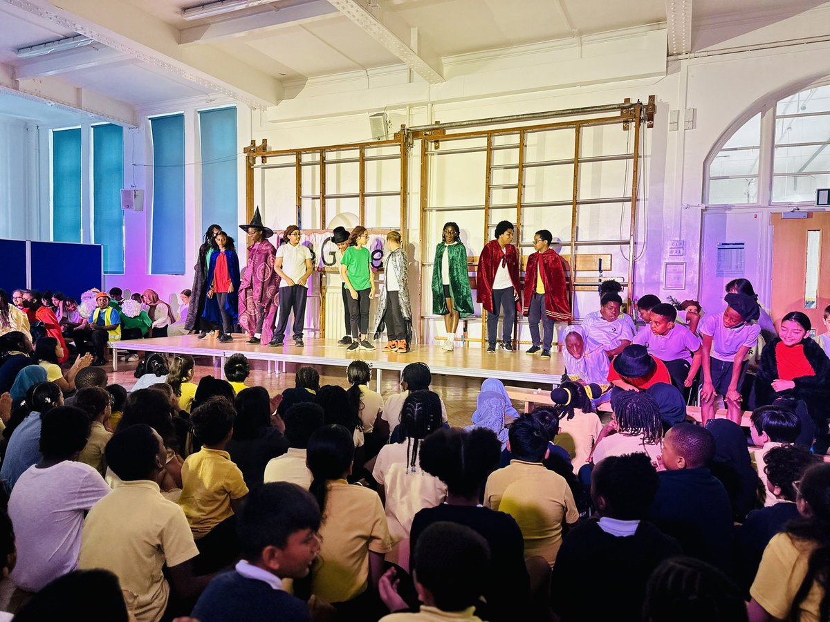 Morningside_ps's tweet photo. #Year6 Play Shakespeare Rocks 🎸

All the children wowed us with their acting abilities. They remembered their lines and sang beautifully. We were all incredibly impressed with your abilities. https://t.co/0YYOmCcLrK