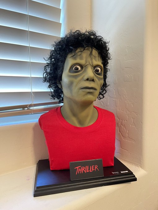 Newest addition to my collection! 🖤 #thriller #collector #MichaelJackson #bust https://t.co/Zan2uLIb<a href="/tag/thriller"class="tags">#thriller</a><a href="/tag/collector"class="tags"><span>#collector</span></a><a href="/tag/michaeljackson"class="tags"><span>#michaeljackson</span></a><a href="/tag/bust"class="tags"><span>#bust</span></a>