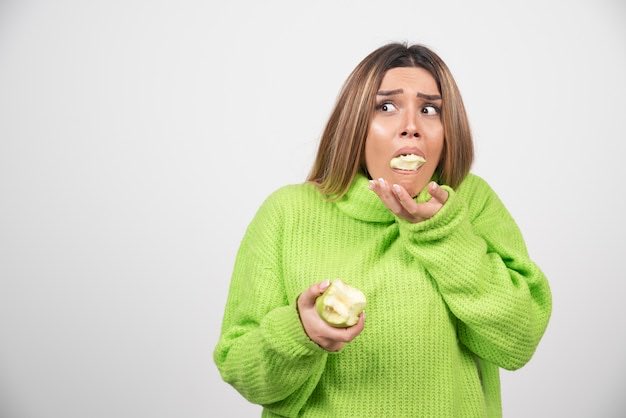 Jargzbeatz001's tweet photo. 🍎 Health Fact: Apples are not only delicious but also good for your dental health. Chewing apples stimulates saliva production, which helps neutralize acid and prevent tooth decay. 🍏🦷
#HealthFact #AppleBenefits #DentalHealth #SalivaProduction #ToothFriendly 🍎😁🦷 #HealthTips https://t.co/KrQCIL5ZnI