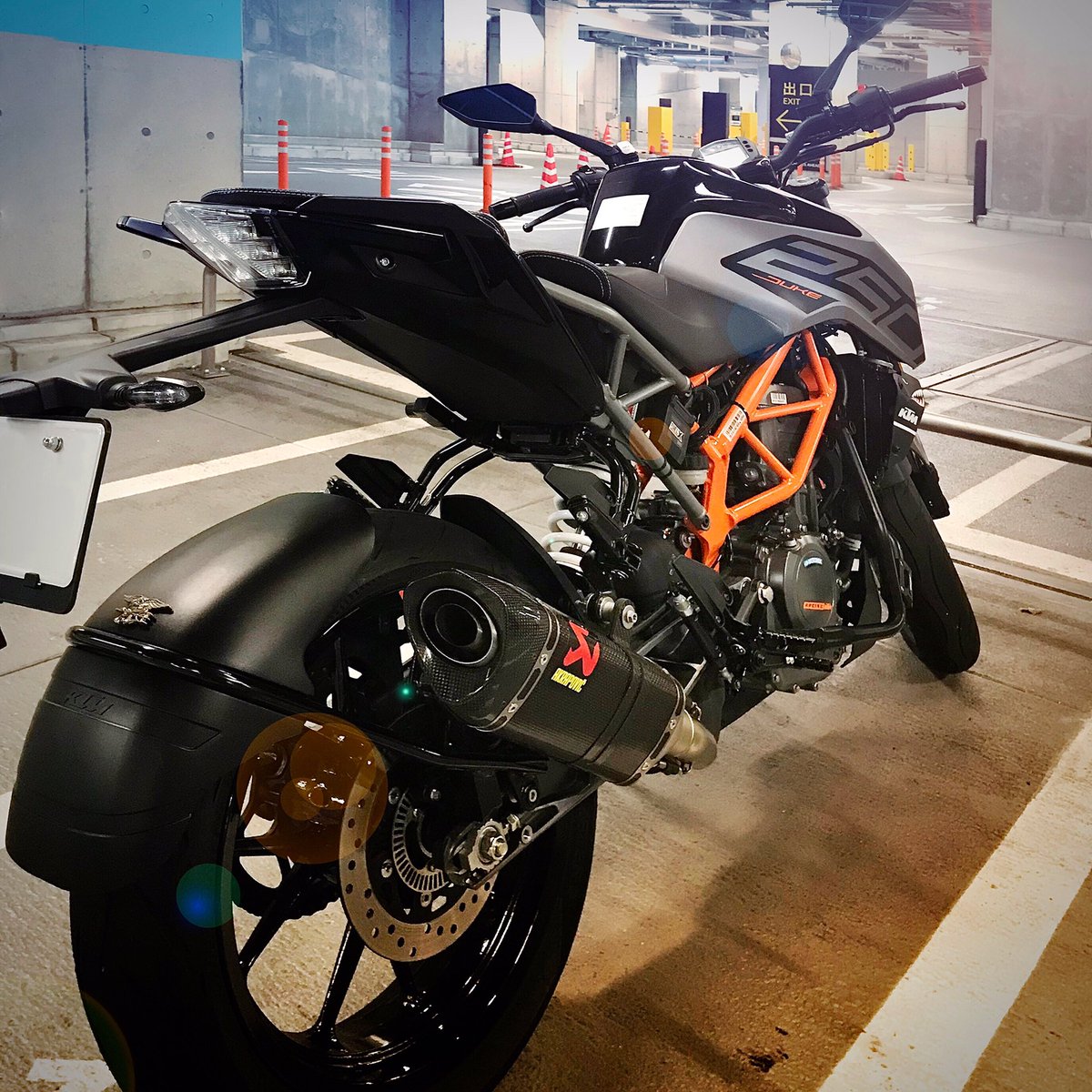 lYX8DZboNx3Y5vi's tweet image. FUELX PROのマップ8で数日後に警告灯がついたのでマップ7に変更。マフラー交換程度の街乗りでは7がMAXさじゃないかな。燃料が濃すぎで警告灯がでたら3におとして30〜40分程度走って一度エンジンを切れば警告灯が消えので安心。手元のスイッチで切り替えできるのが楽しい。

#250DUKE
#KTM
#FUELX PRO