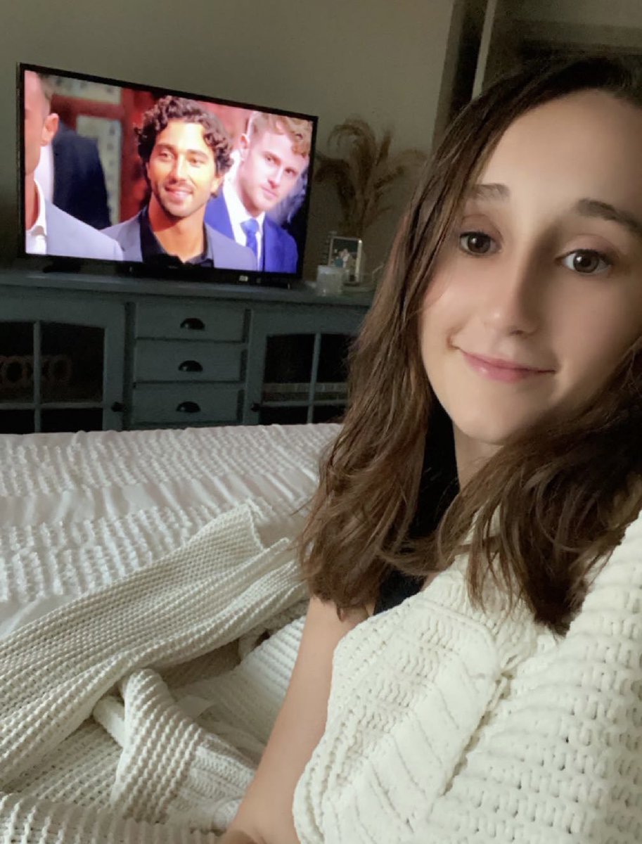 mscrowder123's tweet photo. #MovieAtHomeSelfie ⁦@JackLoweSrES⁩ ⁦@SHARDEECRYSTAL⁩  
#everythinginexcellence #jackloweselfiechallenge https://t.co/1aONlNiAdn