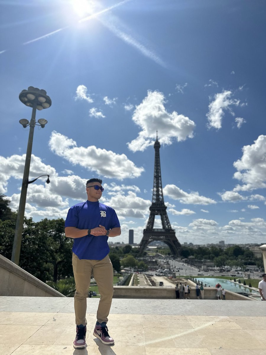 rainlow3's tweet photo. Are you happy to be in Paris??

OUIII ��🏻 https://t.co/bkPQWAYSVE