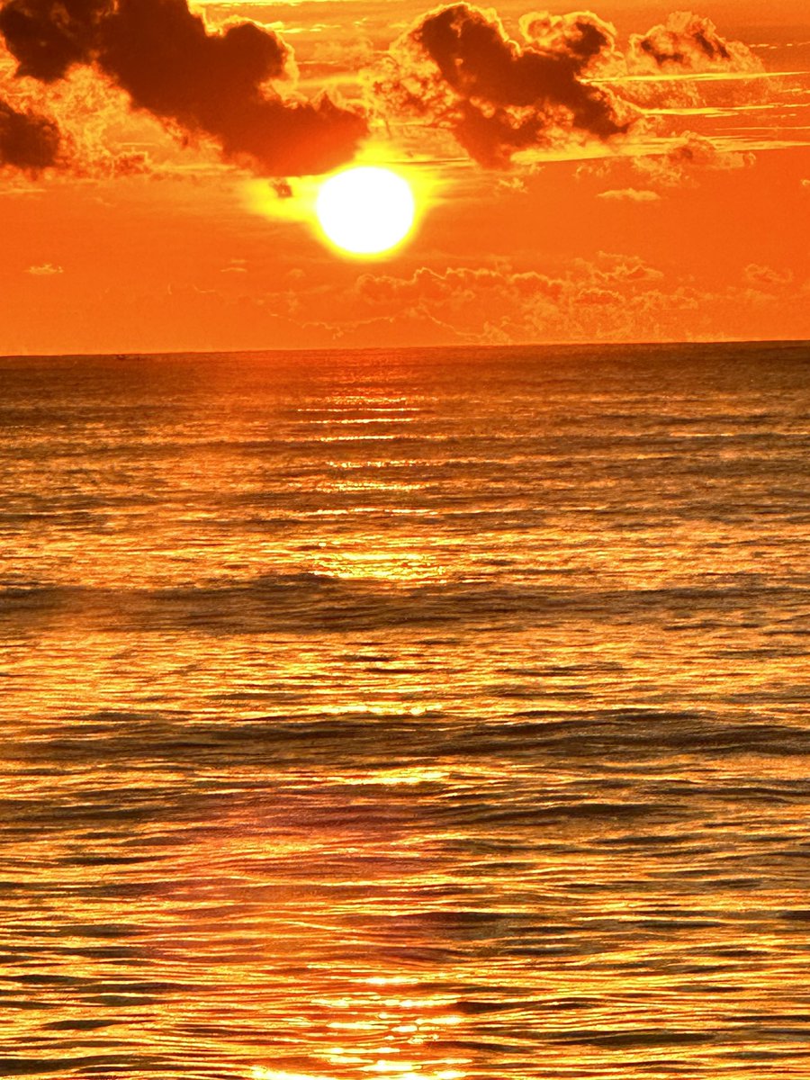 That’s a wrap- the sun sets on Malaysia 2023- time to reflect on an epic girls hockey tour &amp; the memories made. The squad is all checked in and starting the journey home 🇲🇾🏑🇬🇧 #EngageEnjoyExcel #malaysia2023