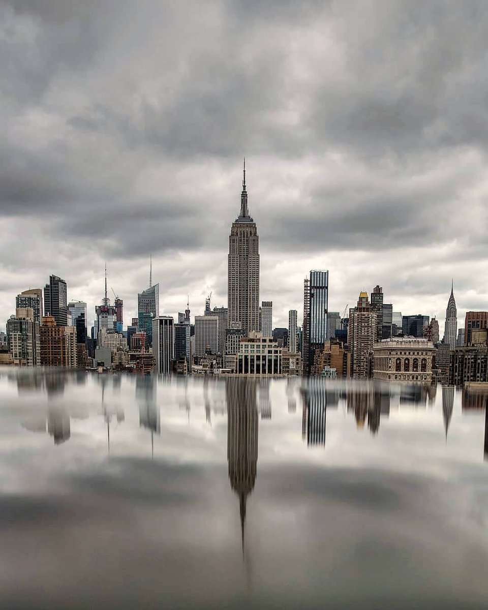 EmpireStateBldg's tweet photo. Doing some self-reflection this evening

 📷: mattpugs/IG https://t.co/R1tt6gfuWW