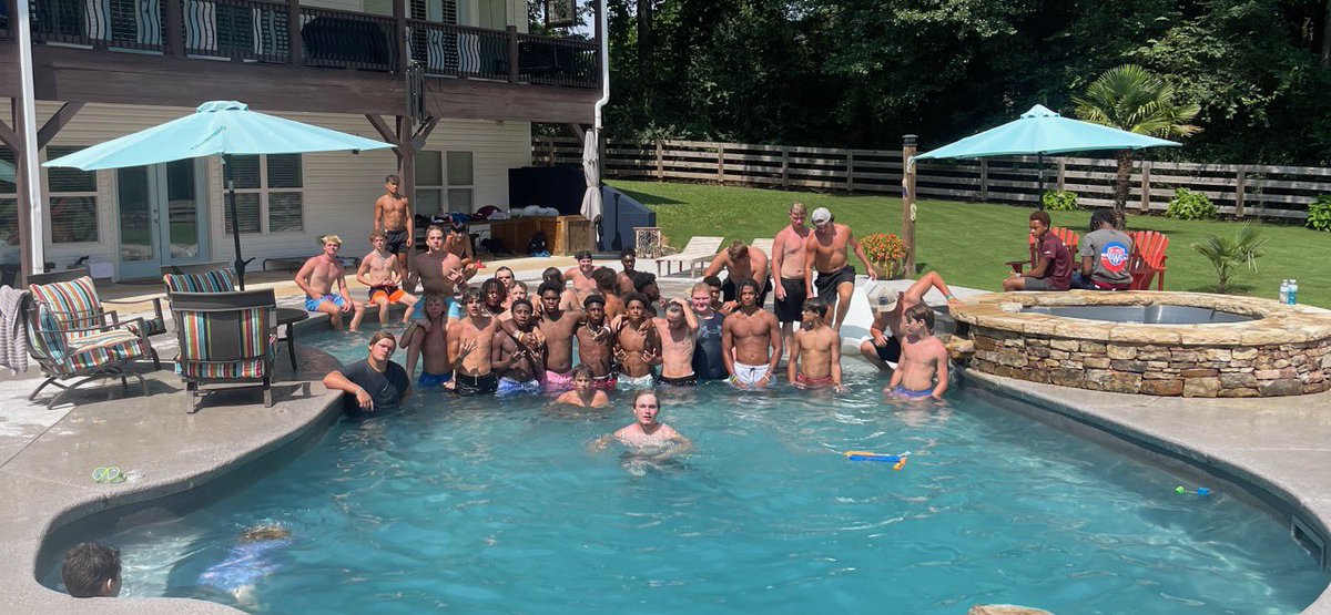 HeardBraves's tweet image. We believe in working our guys hard and treating them even better! Thank you Coach Curbow and Mrs. Lorena for hosting our team and providing pizza. They had an absolute blast after two months of hard work!! The season is right around the corner! Let’s work! #Team51 #TheHCway