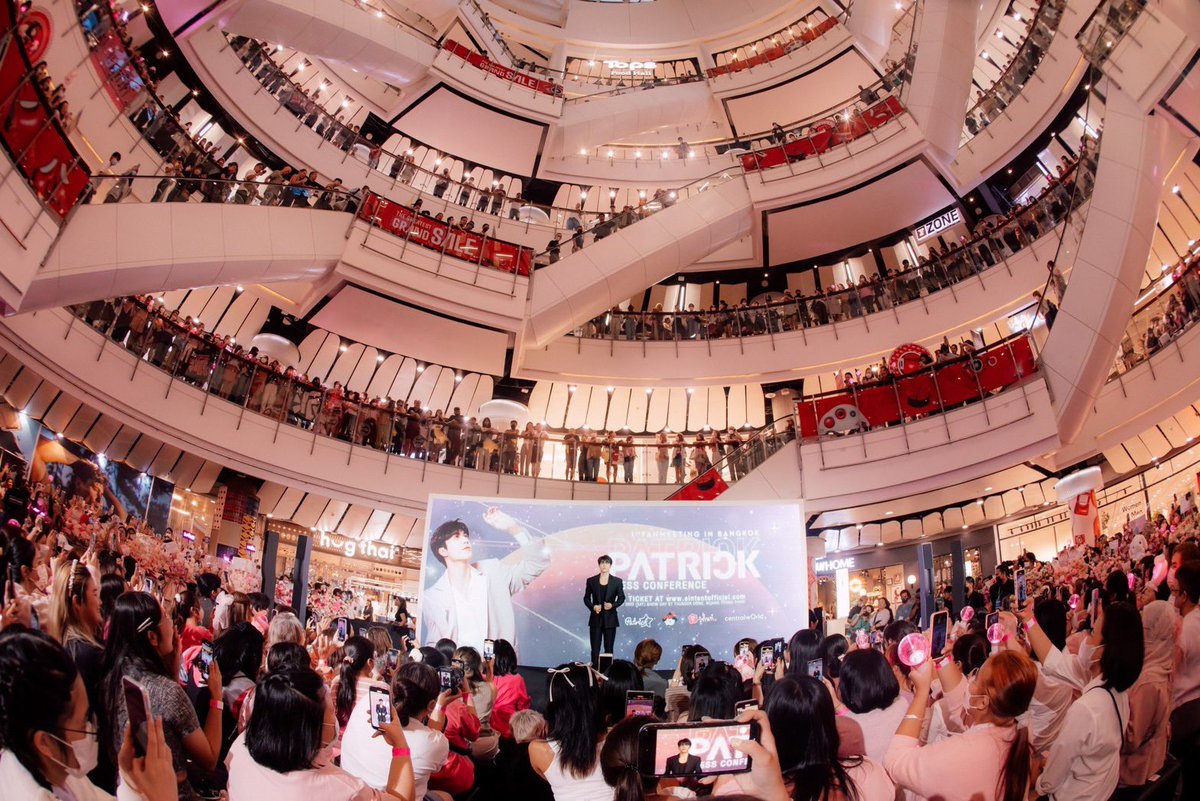 Paipaiztar's tweet photo. โห รูปนี้คือออ ปังมากกกก😳😳😳😳

Patrick Press Con At CTW
#Patrick1stFanMeetingInBKK_Press
#PatrickFinkler https://t.co/FOvbgN1aVe