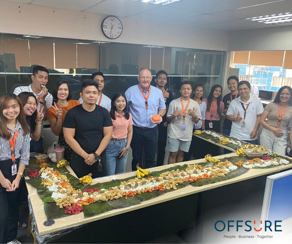 OFFSUREtogether's tweet photo. Our CEO, Jason, rolled up his sleeves, dug in, and had the time of his life enjoying a mouthwatering feast with our dedicated and energetic employees.  And what can we say? The CEO has spoken—the humba stole the show! 📷

#OffsureTogether #OffsureSmile #boodlefight https://t.co/la642EcNnZ