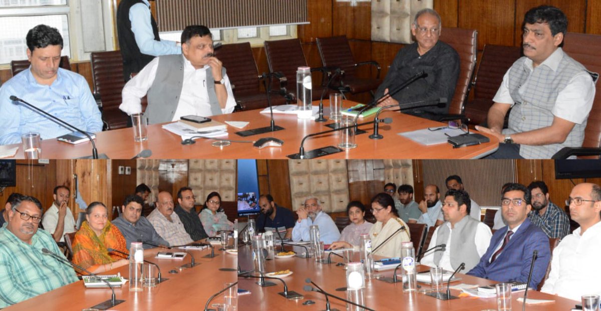 dar_Zubair_07's tweet photo. CS  J&amp;K, Dr Arun Kumar Mehta #remarked that J&amp;K is well on track to achieve the #milestones of ‘Zero Poverty' and #Housing_for_All by the year 2024. Also directs for making #SDG dashboard live in the month of August.
#BadaltaJK
@OfficeOfLGJandK https://t.co/LPzwFd7od7