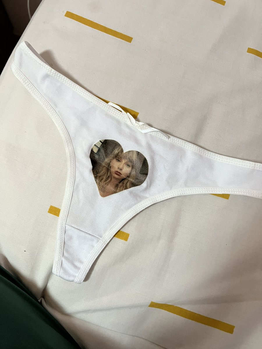 ME REGALARON UNA TANGA D TAYLOR