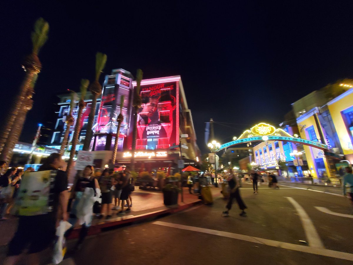 msmgeekspeak's tweet photo. #SDCC2023 Comic-Con going strong #TheGaslampDistrict was definitely poppin' last night!  Don't trip about Hall H being empty, because all the booths on the convention floor &amp; and businesses outside want to see your faces and smell your con funk! 🤪 https://t.co/XqMR575wUk