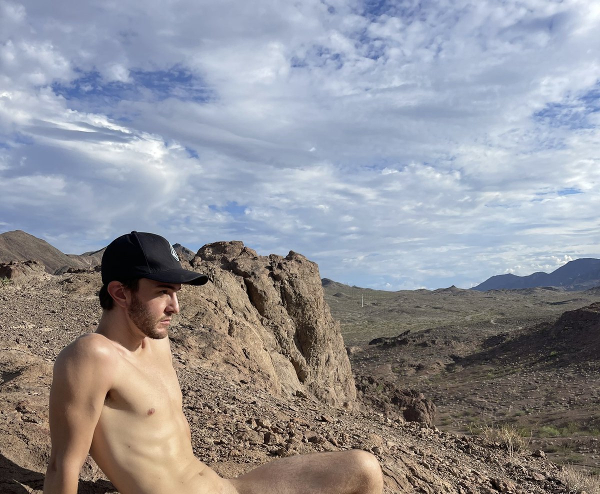 Wanna go for a hike?

onlyfans.com/chadillax

#gay #lgbt #boyfriends #onlyfans