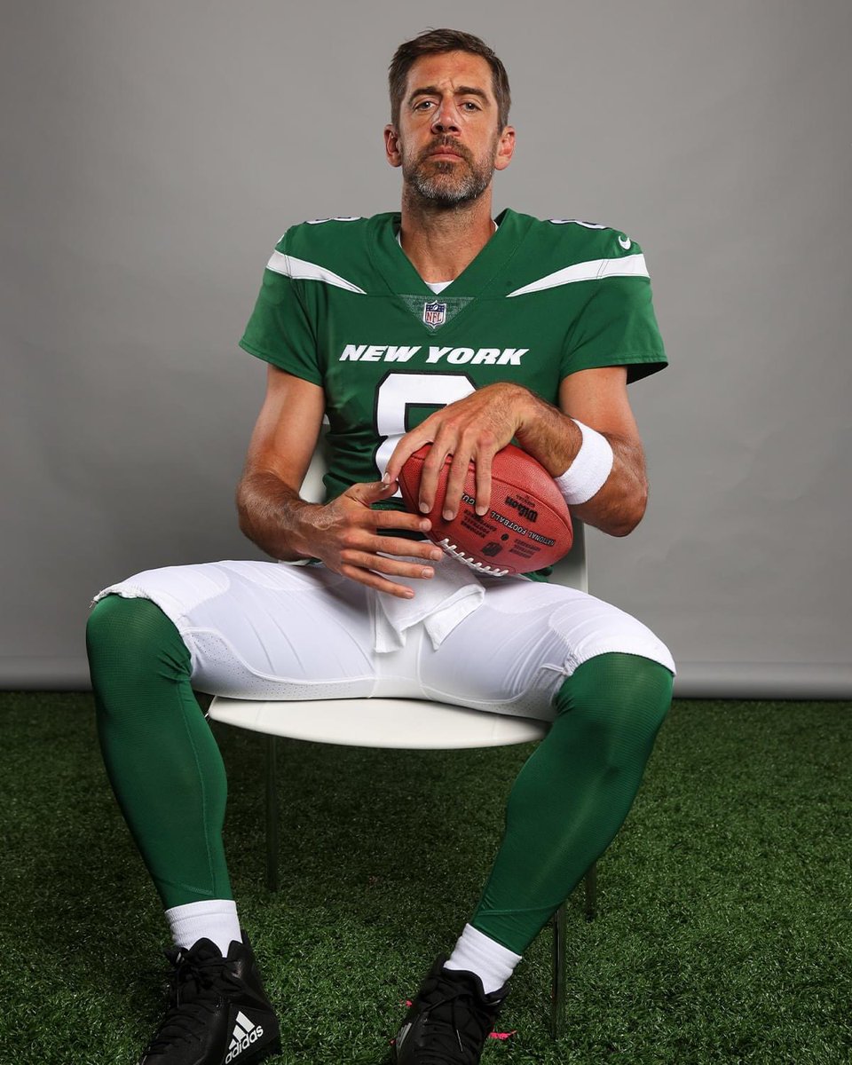 AARON RODGERS YA LUCE EL VERDE DE NUEVA YORK 🏈🔥 El mariscal de campo está listo para comenzar su primera temporada fuera de los empacadores de GreenBay 😱 📸: @NFL