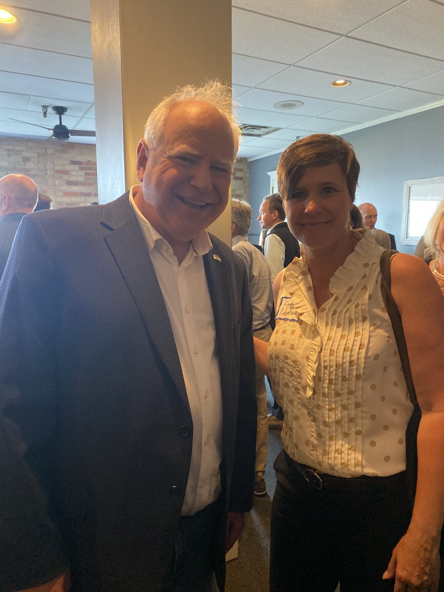Tonight I had the opportunity to support Senator Hauschild, the northland’s senator, who just delivers. And I was able to have a nice chat with Governor Walz. ⁦<a href="/grant_hauschild/">Grant Hauschild</a>⁩ ⁦<a href="/GovTimWalz/">Governor Tim Walz</a>⁩