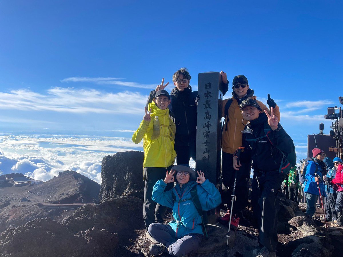 goose7ryuya's tweet photo. https://t.co/Zg2vvE8FL8.〜2023.7.20.Thu.
日本最高峰 富士山 剣ヶ峰 3,776m
天気に恵まれました。
#富士山 #富士登山 https://t.co/3xIiSDc194