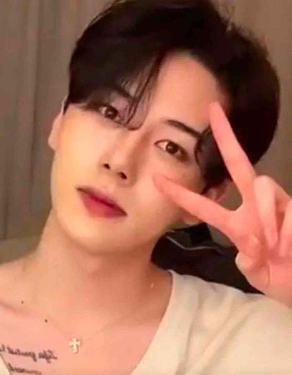 Mhixeako's tweet photo. #JUNGHYUN is special to us. We, his fans, became part of his life's journey.We want to grow with him. We are happy if he is happy. We feel sad and hurt if fake fans slander him so please stop. This adorable baby did not do anything bad to you.Ajahhhh🥰 #konanhihi #beoming https://t.co/474ABxSN5m