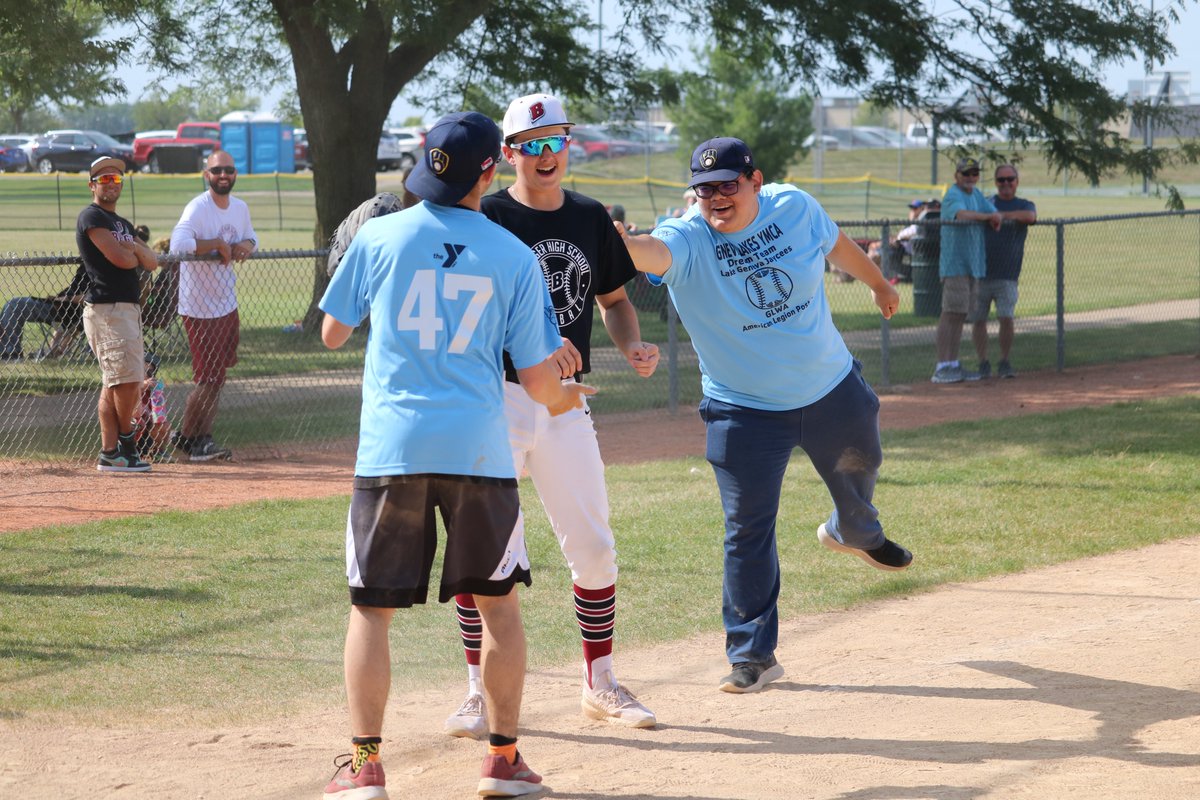 LGBadgerBSBL's tweet photo. This is becoming one of our favorite🦡📷days of the summer. We were honored to have this opportunity once again to share the diamond at Veteran's Park and play with some amazing athletes from the
@GenevaLakesYMCA
Dream Team for their final baseball game! 🦡⚾️💪#earnyourstirpes https://t.co/B7kdOrF9Gr