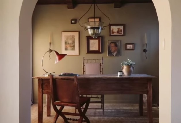 Cheekyoziechick's tweet photo. #LoneFox gives us 10 of his best decorating hacks for your rental or own home. #InteriorDesign #DesignHacks #IkeaHacks #MarketPlace #Vintage #Antique #Furniture #Design https://t.co/qvvdXAPIvc https://t.co/9ryWWhkLij