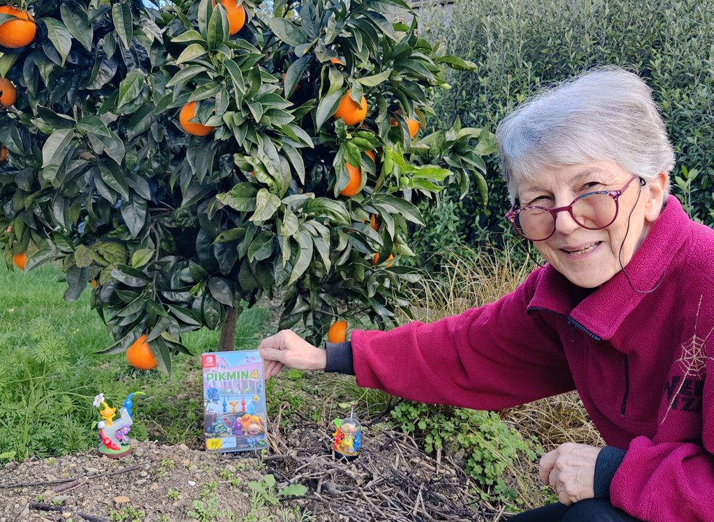 Food4Dogs's tweet photo. #Pikmin4 #Switch
Capt. Olimar and the #Pikmin are invading our garden! 😄
Time to polish that whistle! https://t.co/dBJWavR81b