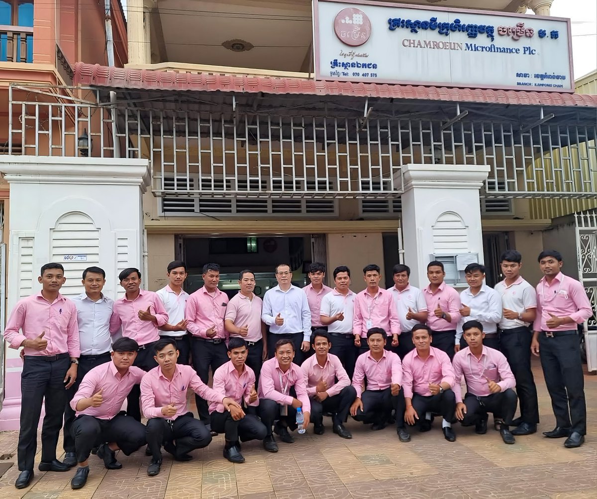 ChamroeunPlc's tweet photo. ចម្រើន បានរៀបចំវគ្គបណ្តុះបណ្តាជូនដល់បុគ្គលិកជួរមុខ ក្នុងការពង្រឹង និងពង្រីកជំនាញបន្ថែម ដើម្បីប្រសិទ្ធភាពការងារ។
#cmpmfi #ដៃគូដើម្បីជោគជ័យ #ChamroeunMFI https://t.co/DKECUJGs4U