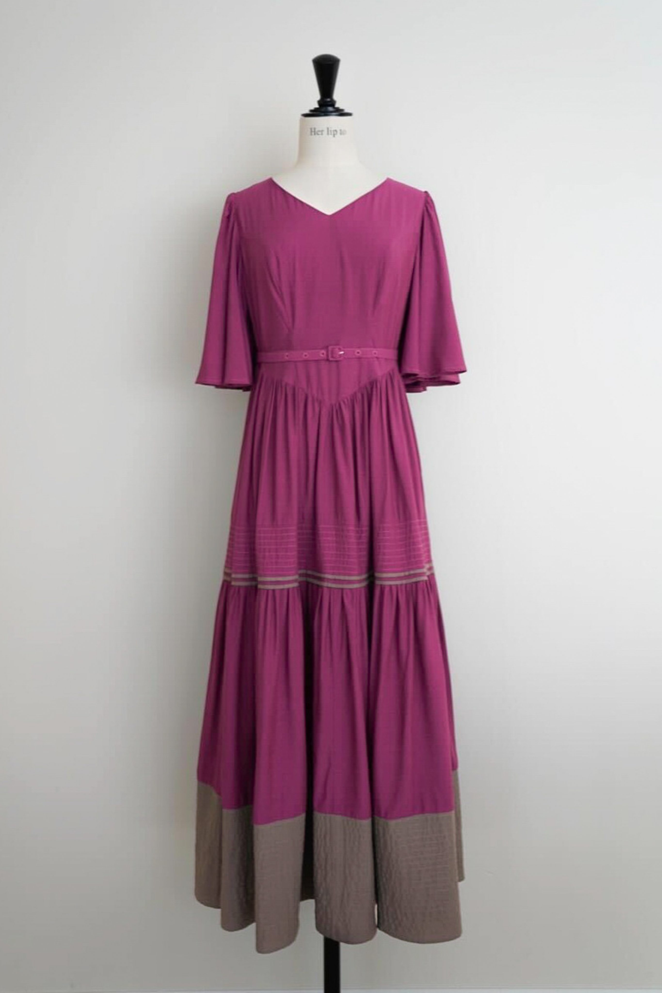 Her lip to Montpellier Bell-Sleeve Dress