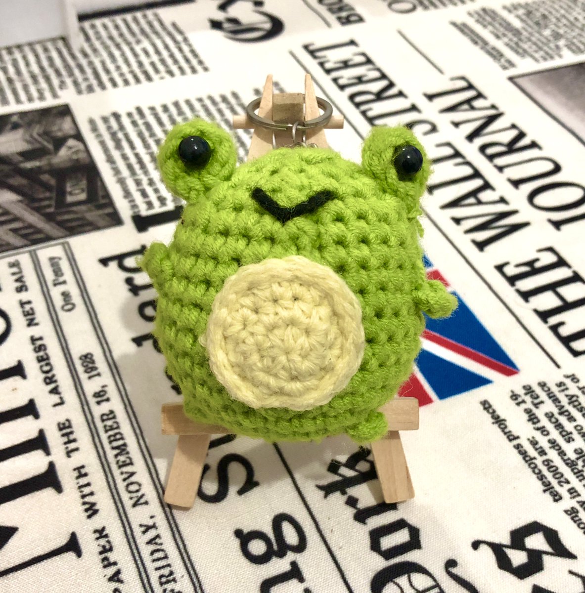 fromcali_7's tweet photo. 𖤐 𓈒࣪ ᭡ ˖ ꒰ #trulycali_cart ꒱ . . .ᐟ  wts lfb ph

⌗ Crochet Frog Keychain Charms

   ⌕ ₱ 250
   ⌕ mod : lbc - jnt - sco - lalamove
   ⌕ mop : gcash 

. . . 📮 dm/reply if mine a slot ! </3 https://t.co/m0YIW7GxiY